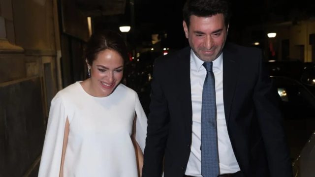 Λαμπερή νύφη η εγκυμονούσα Δόμνα Μιχαηλίδου: Παντρεύτηκε με πολιτικό γάμο και 15 καλεσμένους στον Πειραιά