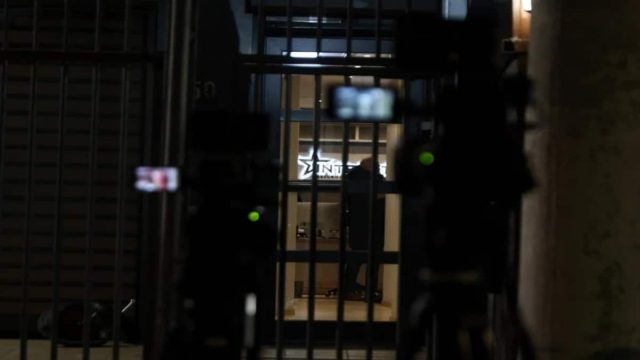 Έφοδος της ΕΛΑΣ στα γραφεία της εταιρείας σεκιούριτι που δημοσιοποίησε τα νέα βίντεο για τα Τέμπη (Φωτογραφίες)