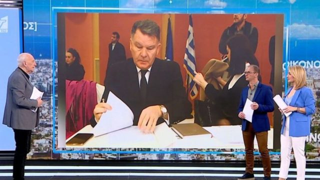 Έξαλλος ο Παπαδάκης με φωτογραφία του Αλέξη Κούγια: «Ρε παιδιά μπορείτε να τη βγάλετε;»