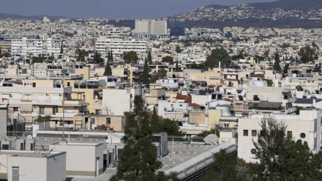 ΕΝΦΙΑ… με δόσεις: Ποιοι έχουν δικαίωμα σε έκπτωση και ποιοι θα πάρουν απαλλαγή