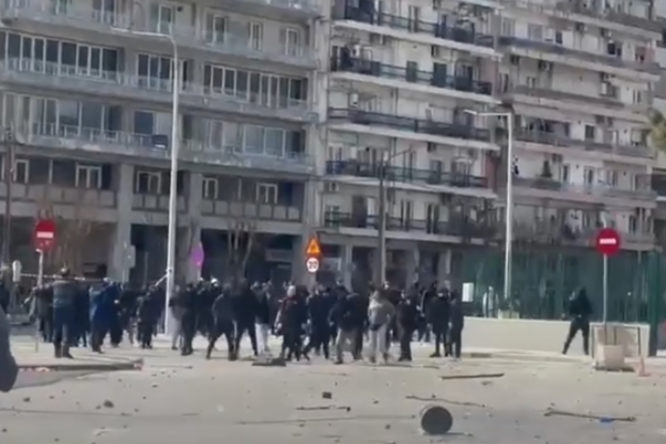 Χημική κόλαση στη Θεσσαλονίκη: Σοβαρά επεισόδια στη συγκέντρωση για τα Τέμπη