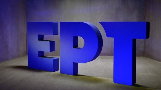 Βόμβα κάτω από την καρέκλα του παρουσιαστή της ΕΡΤ – Έτρεχαν να σωθούν!