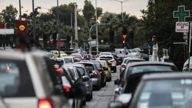 Παράσυρση ηλικιωμένου πεζού στην Αμφιθέας: Μποτιλιάρισμα στο ρεύμα προς Αθήνα
