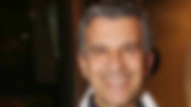 Σάλος με γνωστό τραγουδιστή: «Στη ζωή μου είδα ότι οι πολύ όμορφες γυναίκες ήταν και πολύ ηλίθιες»