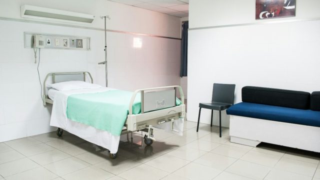 Κρήτη: Στη ΜΕΘ 27χρονος με μηνιγγίτιδα – Πώς είναι η κατάστασή του