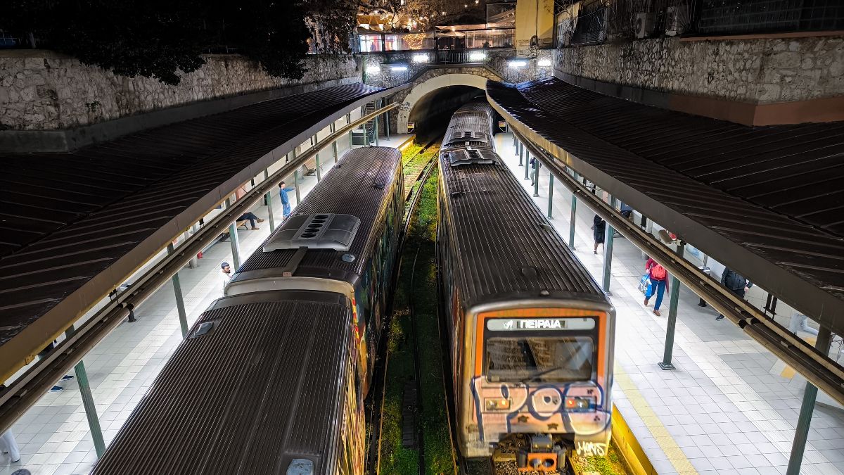 Αν παίρνετε Ηλεκτρικό μην… πολυπηγαίνετε από τις πεζογέφυρες: Δεν έχουν ελεγχθεί από το 2007!