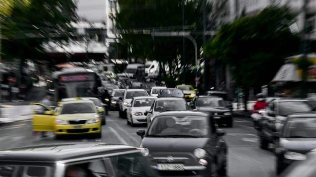 Που ζούμε; Ανανέωσαν το δίπλωμα 85χρονου με καταρράκτη και άνοια έναντι 300 ευρώ!