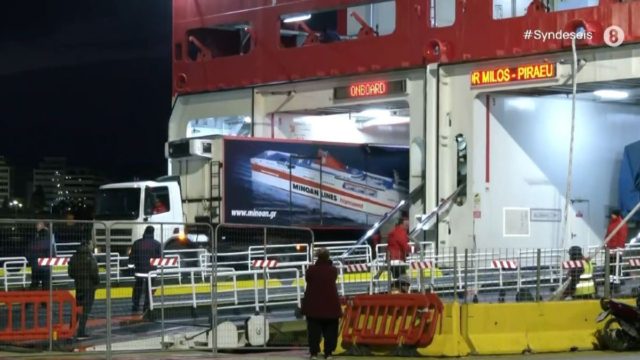 Στην Αθήνα η σορός του 3χρονου Άγγελου: Την υποδέχθηκαν οι συγγενείς του βιολογικού πατέρα του