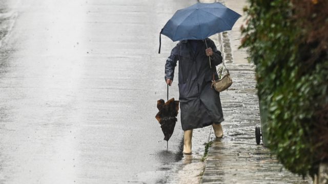 Καιρός σήμερα 27/2: Βροχές και καταιγίδες «σκεπάζουν» τη χώρα – Η ενημέρωση από Σούζη και Αρναούτογλου