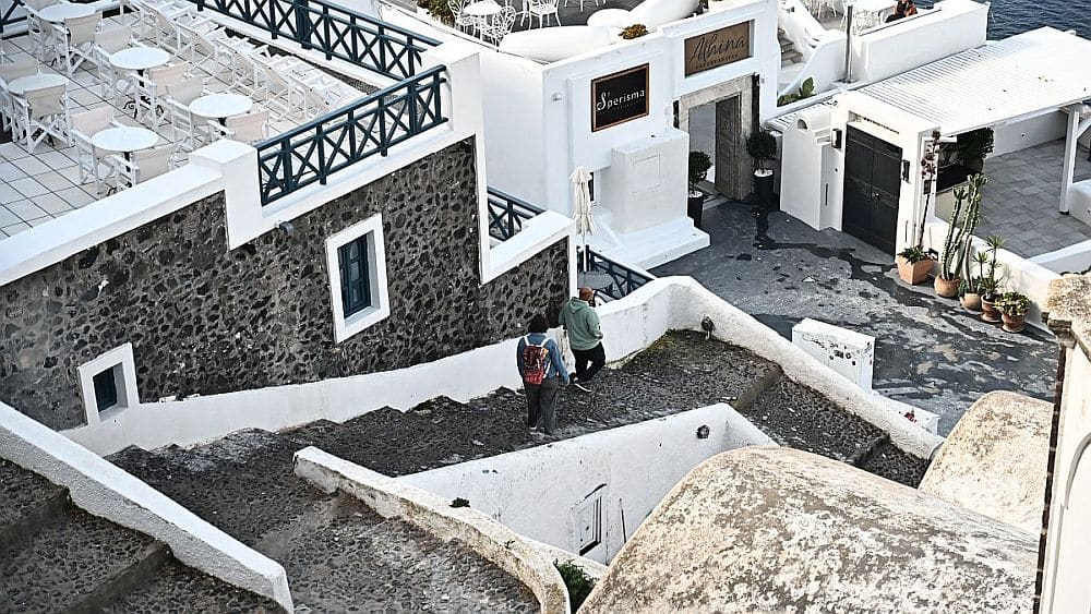 Καιρός σήμερα: Ώρες αγωνίας στη Σαντορίνη – Ακραία φαινόμενα τις επόμενες ώρες