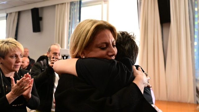 Τραγωδία στα Τέμπη: Ράγισε καρδιές η συνάντηση της Καρυστιανού με συγγενείς των θυμάτων