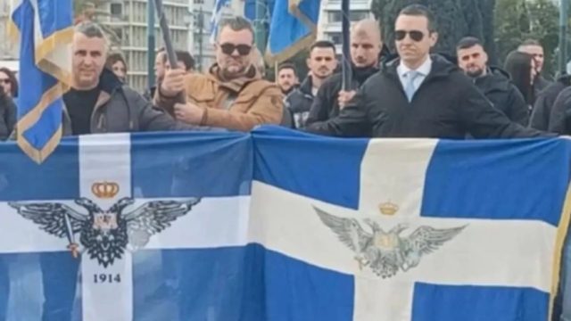 Πετάει τη σκούφια του ο Κασιδιάρης: Με άδεια από τη φυλακή και σε συγκέντρωση στο Σύνταγμα!