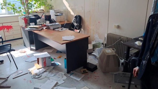 Επίθεση από κουκουλοφόρους στον πρόεδρο του τμήματος Μαθηματικών του ΕΚΠΑ – Απείλησαν ότι θα τον σκοτώσουν