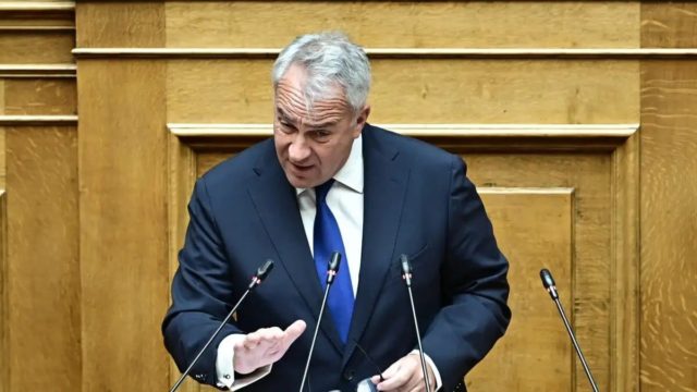 Έξαλλος ο Βορίδης, κατά Φάμελλου και Καζαμία για τον θάνατο του Βασίλη Καλογήρου: «Αν είσαι λεβέντης σήκω όρθιος να πεις τι εννοείς»