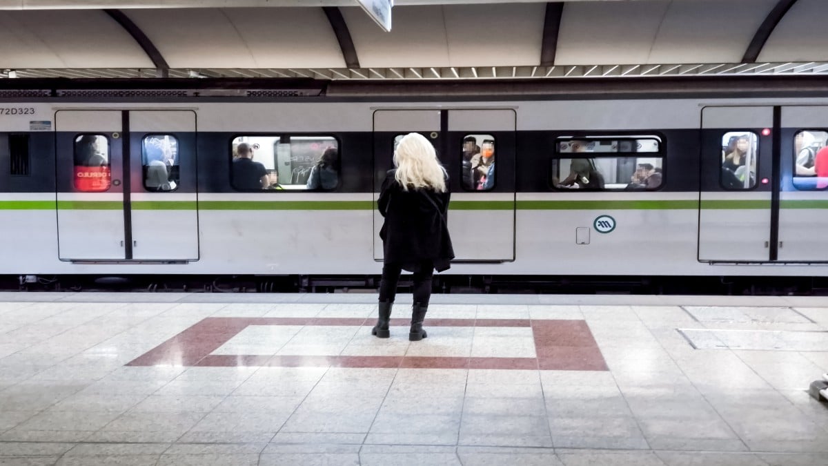 Συναγερμός στο Μοναστηράκι: Κλειστός ο σταθμός μετά από τηλεφώνημα για βόμβα
