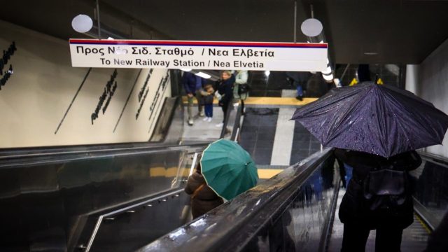 Μετρό Θεσσαλονίκης: Ακινητοποιήθηκαν όλοι οι συρμοί λόγω βλάβης (video)