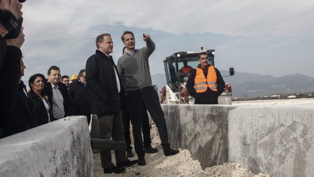 Επαφή Κυριάκου Μητσοτάκη με Κώστα Καραμανλή για τα Τέμπη: Οι επόμενες κινήσεις του πρωθυπουργού