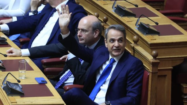 Στα «σχοινιά» Μητσοτάκης και κυβέρνηση για τα Τέμπη: Οι αποκαλύψεις που τους «καίνε» δεν έχουν τελειωμό
