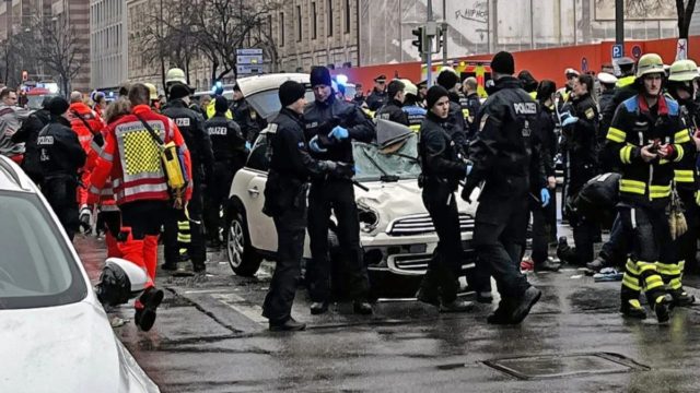 Σοκ στο Μόναχο: Αυτοκίνητο έπεσε πάνω σε απεργούς – 20 τραυματίες, τουλάχιστον μία νεκρή