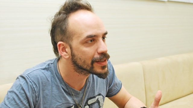 «Ήταν τα σαράντα μου προχθές και…»: Ο Πάνος Μουζουράκης «τρολάρει» τον θάνατό του!