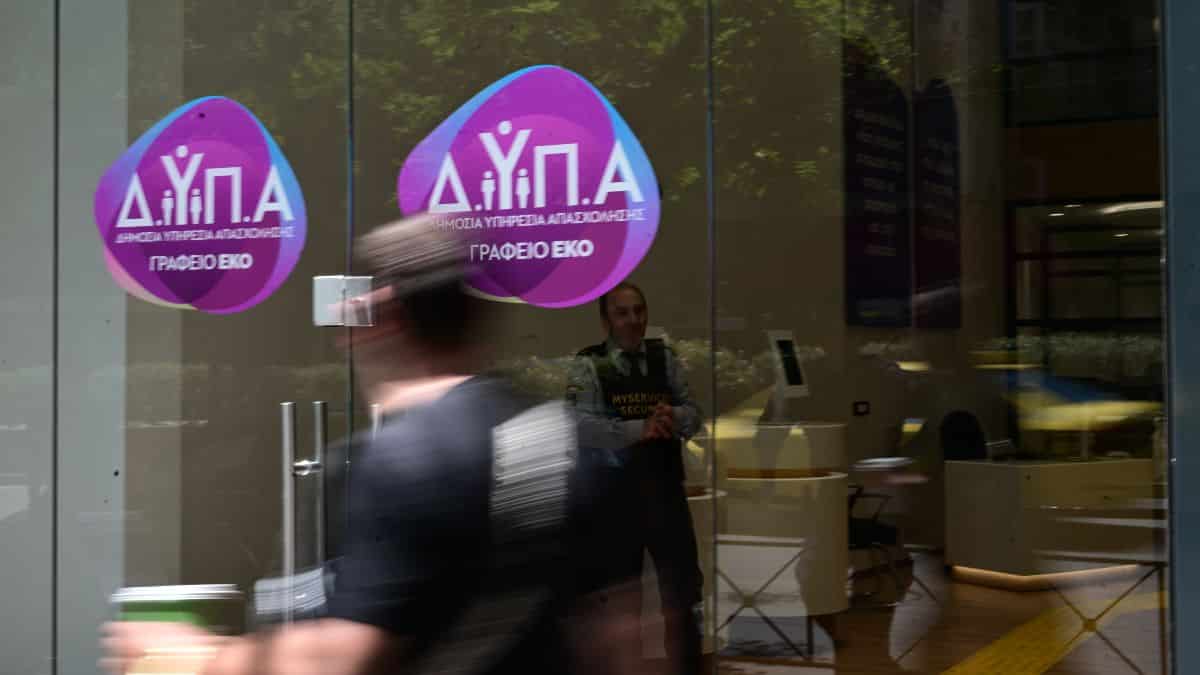 Μπαράζ πληρωμών από e-ΕΦΚΑ, ΔΥΠΑ: Αναλυτικά ποιοι πάνε ταμείο μέχρι τις 21 Φεβρουαρίου