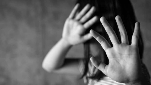 Αλιβέρι: Αρνείται τις κατηγορίες κακοποίησης ο πατέρας της 12χρονης – «Της αρέσει η ηθοποιία, κάποια πράγματα τα τεντώνει»