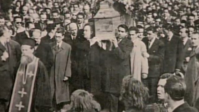 «Είχαν ξεχάσει πως ήταν θνητός»: Η κηδεία του Κωστή Παλαμά που εξελίχθηκε σε κορυφαία αντιστασιακή εκδήλωση