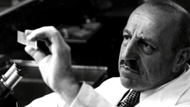 Γεώργιος Παπανικολάου: Ποιος ήταν ο γιατρός που μέχρι και σήμερα συνεχίζει να σώζει γυναίκες! Ο επιστήμονας που εφηύρε το σωτήριο τεστ Παπ