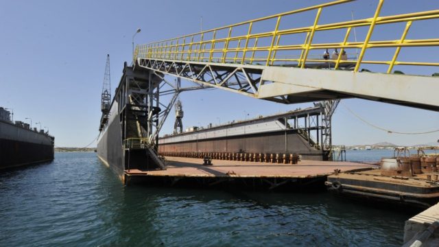 Συναγερμός στο Πέραμα: Φωτιά σε δεξαμενή στα ναυπηγεία