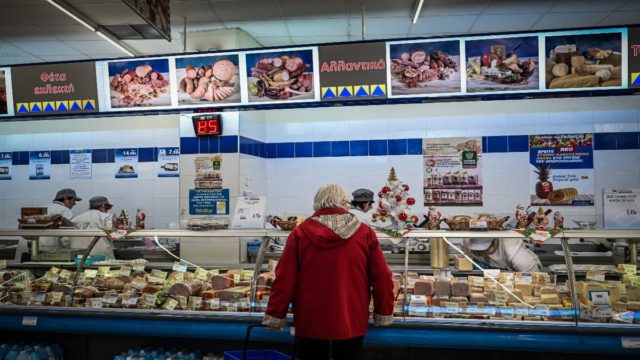 Σε ασφυκτικό κλοιό ακρίβειας οι καταναλωτές – Πού καταγράφονται οι μεγαλύτερες αυξήσεις