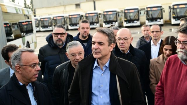 Μητσοτάκης: Προανήγγειλε αναβάθμιση των ΜΜΜ – 900 καινούργια λεωφορεία έως τα μέσα του 2025