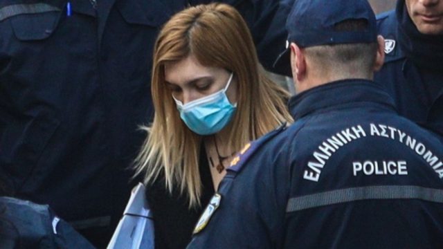 «Ανάθεμα την ώρα που παντρεύτηκα τον Δασκαλάκη»: Η Ρούλα Πισπιρίγκου αναβίωσε στις τελευταίες στιγμές της Ίριδας
