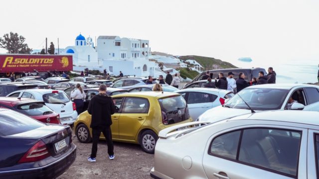 Σαντορίνη: Όπου φύγει… φύγει ο κόσμος με προορισμό την Αθήνα – Τα σενάρια για τους συνεχείς σεισμούς