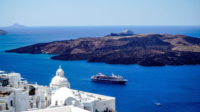 Μήνυμα του 112 στους κατοίκους της Σαντορίνης – Κίνδυνος κατολισθήσεων μετά τους σεισμούς