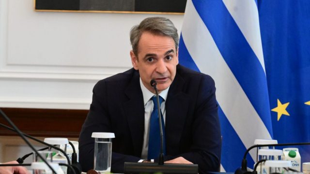Σε αναμμένα κάρβουνα για ανασχηματισμό – Οι εισηγήσεις και το παρασκήνιο