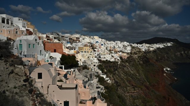 Σείεται η Σαντορίνη και η Αμοργός: 8 σεισμοί άνω των 4 Ρίχτερ μέσα σε 50′