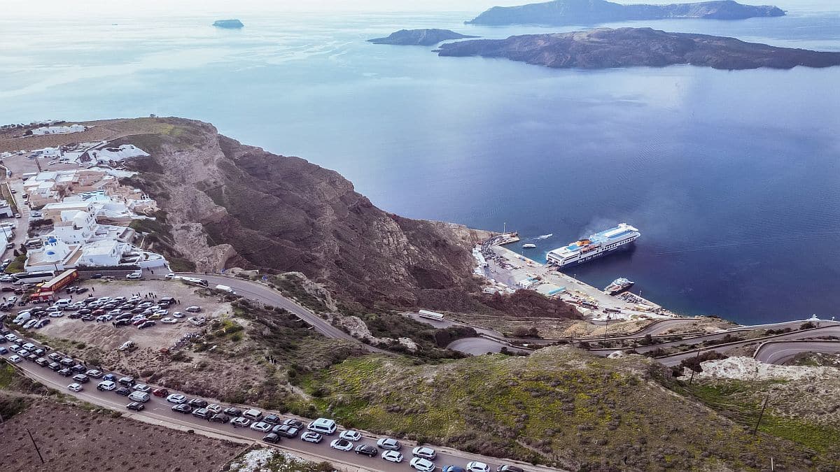 Σαντορίνη: Γιατί οι ειδικοί παρακαλάνε να κάνει σεισμό 5,2 Ρίχτερ;