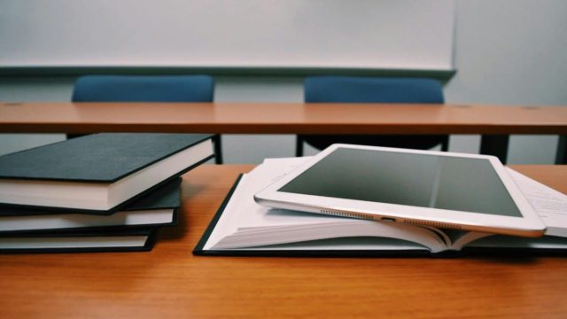 Καβάλα: 62χρονος εκπαιδευτικός κατηγορείται για πορνογραφία ανηλίκων – Οδηγήθηκε στον εισαγγελέα