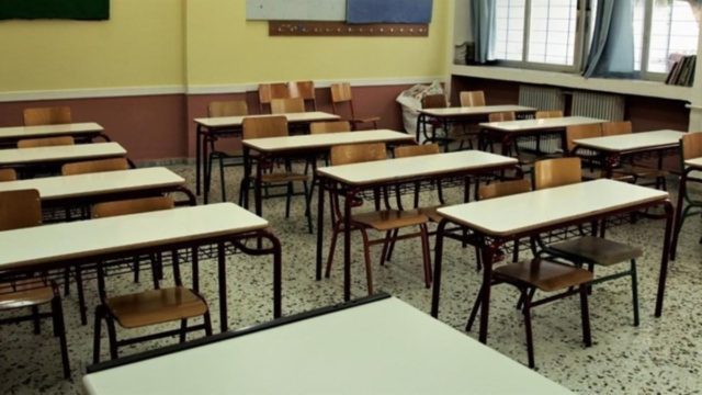Χειροπέδες σε 17χρονους μαθητές στου Ζωγράφου – Διακινούσαν πλαστές γυμνές φωτογραφίες συμμαθητριών τους