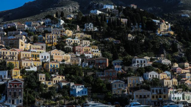 Σύμη: Η 13χρονη «αδειάζει» τον 15χρονο – «Το μετάνιωσα αλλά με πίεζε να σκοτώσουμε τη μητέρα μου»