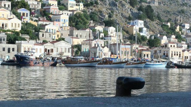 Σύμη: «Πρέπει να τελειώνεις με τη μητέρα σου» – Θρίλερ με την 13χρονη που αποπειράθηκε να σκοτώσει την μητέρα της με ποντικοφάρμακο
