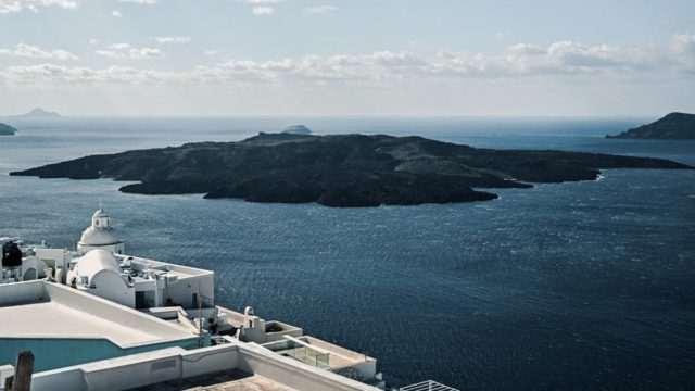 Συναγερμός για το ηφαίστειο στη Σαντορίνη: «Χτυπάει καμπανάκια, μπορεί να έχουμε έκρηξη και τσουνάμι»