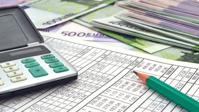«Σανίδα» σωτηρίας για τους φορολογούμενους: Η νέα ρύθμιση για κάλυψη τεκμηρίων – Πώς γλυτώνουμε φόρους
