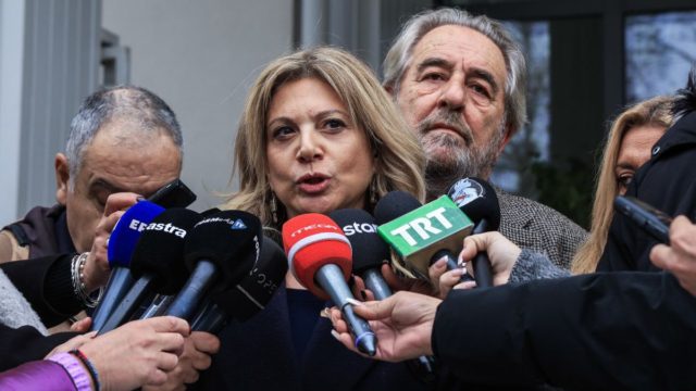 Τέμπη: Μήνυση κατά του εφέτη ανακριτή Μπακαΐμη από Καρυστιανού και συγγενείς – «Έθαψε» 649.000 κρίσιμα αρχεία