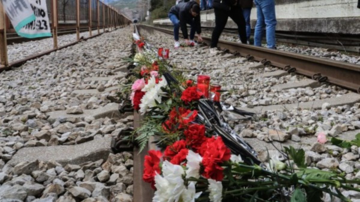 Σήμερα (27/2) το πόρισμα του Εθνικού Οργανισμού Διερεύνησης Ατυχημάτων για την τραγωδία στα Τέμπη – Τι θα διαλευκάνει