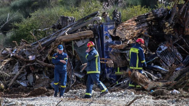 Τέμπη: Φρικιαστικά ντοκουμέντα από τα μπάζα – «Ενωμένο κινητό, λίπος, τζάμια και τριχωτό κεφαλής» (video)