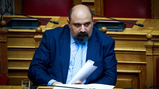 Ξεσηκώνεται η «θύελλα» των Τεμπών: Οδηγείται άμεσα σε παραίτηση από την κυβέρνηση ο Χρήστος Τριαντόπουλος