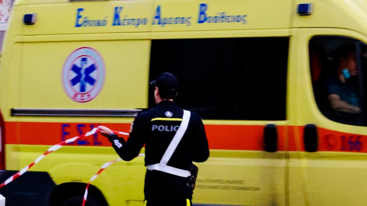 Τροχαίο με κλεμμένη μοτοσικλέτα στην Πέτρου Ράλλη – Σοβαρά τραυματισμένος ένας νεαρός