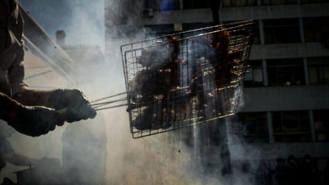Πανικός στη Θεσσαλονίκη με την Τσικνοπέμπτη: Ρεζερβέ τα περισσότερα μαγαζιά, κρατήσεις άνω του 70%