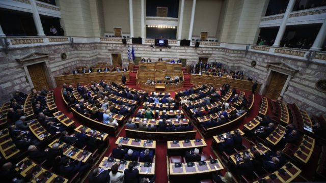 Δημοσκόπηση Metron Analysis: Καταλληλότερος πρωθυπουργός ο Μητσοτάκης – Πιο δημοφιλής η Κωνσταντοπούλου